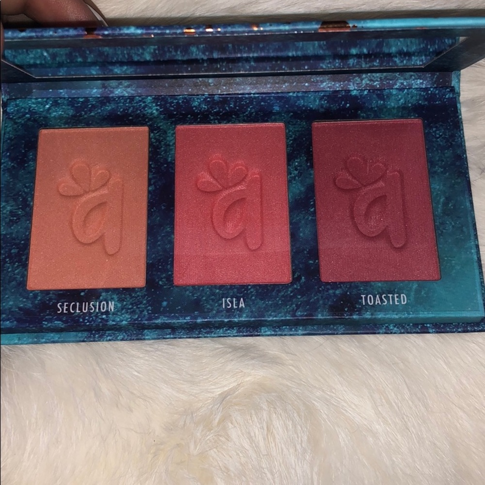 Makeup - Picture 2 of 3
